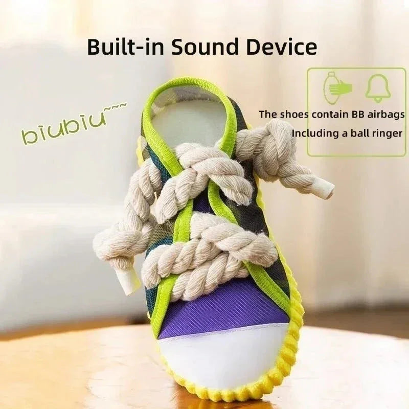 Squeaky slipper with sturdy cotton rope – dental care & fun for dogs