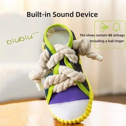 Squeaky slipper with sturdy cotton rope – dental care & fun for dogs